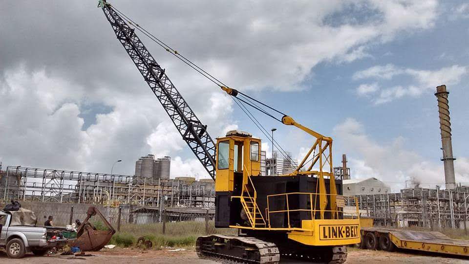 Escavadeira_a_cabo_utilizada_em_obras_de_dragagem_desassoreamento_e_infraestrutura